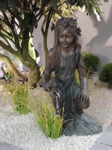 Harasimowicz ogrody - Figura z brązu - wiosna (symbol produktu AN 0754BRW-V wysokość 61 cm)